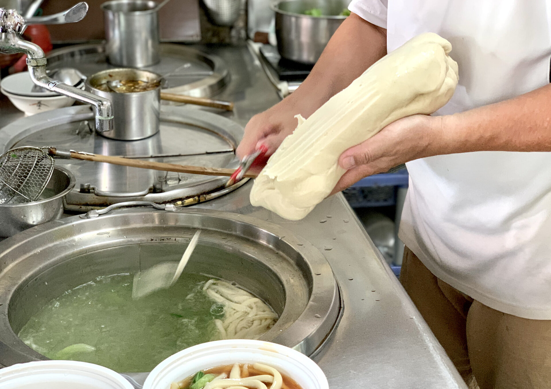 【高雄第一家刀削麵】トマトでさっぱり!ローカルの通う刀削麵!|レトロな南国!台湾南部の魅力を探しに行こう!from高雄